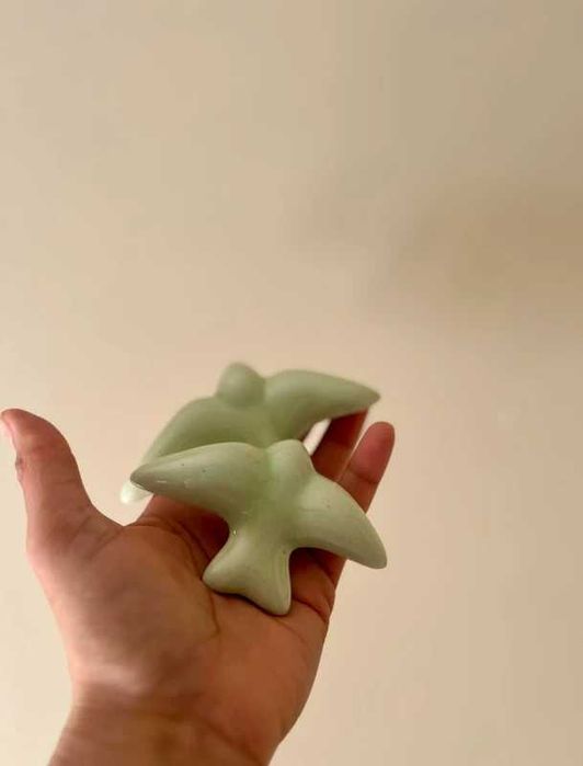 Stock off lote de 100 andorinhas em porcelana, várias cores e tamanhos