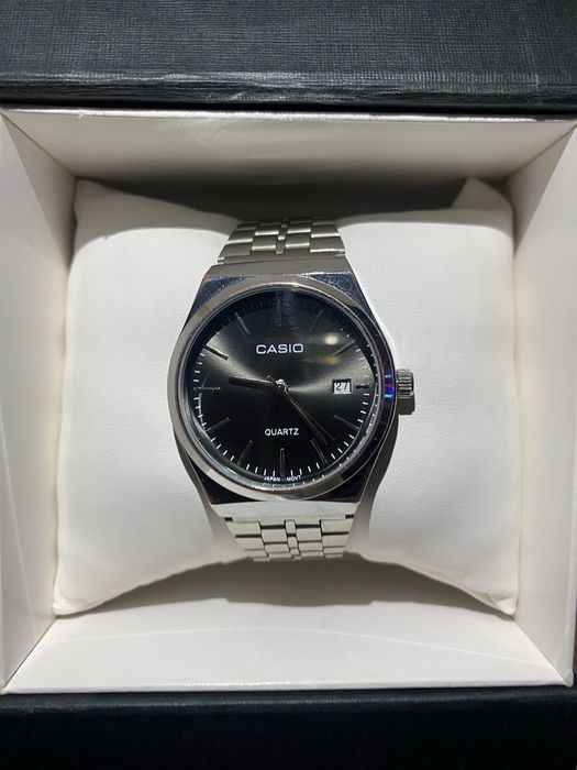 Часи касіо з коробкою