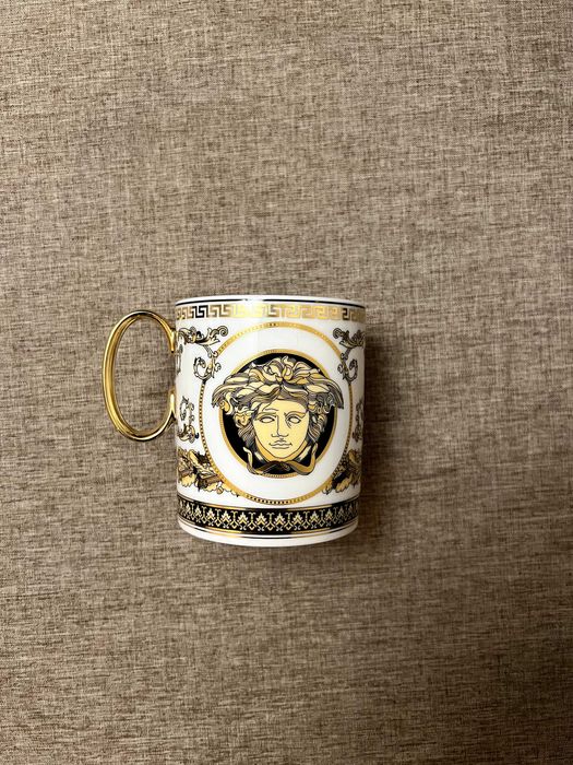 Kubek K Versace Virtus Alphabet