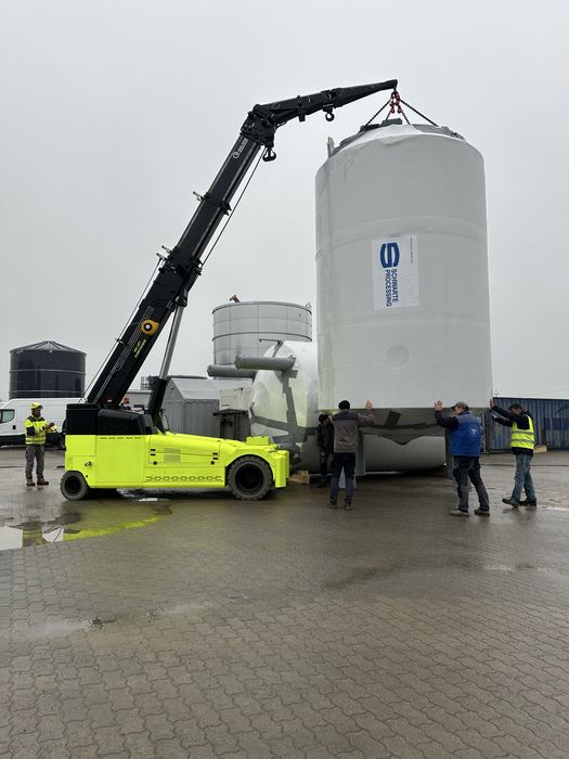 Rekokacje maszyn i zbiorników - kompaktowy żuraw elektryczny 18 TON