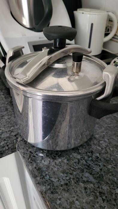 Panela pressão 6l Silampos nova