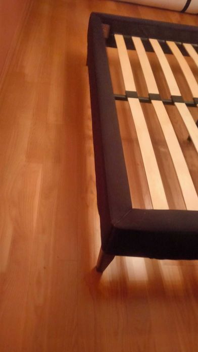 Cama de Casal marca "kinda - Lisboa"