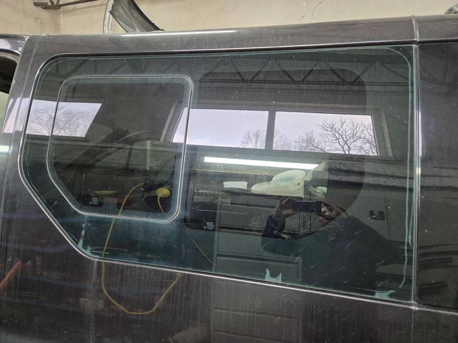 SZYBA LEWA BOCZNA UCHYLNA PRIMASTAR TRAFIC VIVARO  01-14r.