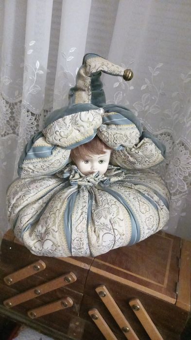 Фарфоровая кукла подушка гобелен