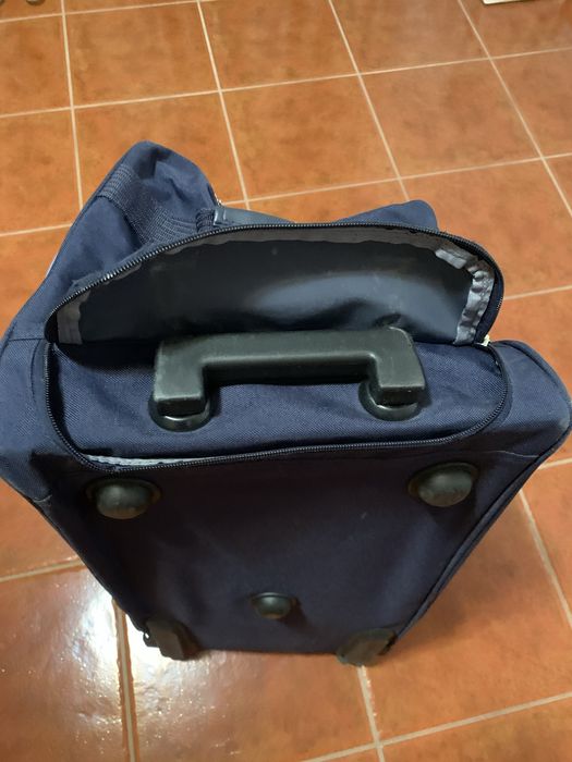 Saco de viagem grande.