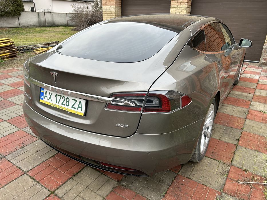 Tesla Model S 90d 2016