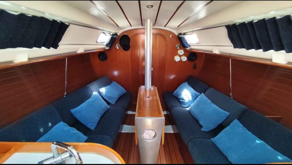 Veleiro Beneteau First 310 com lugar anual