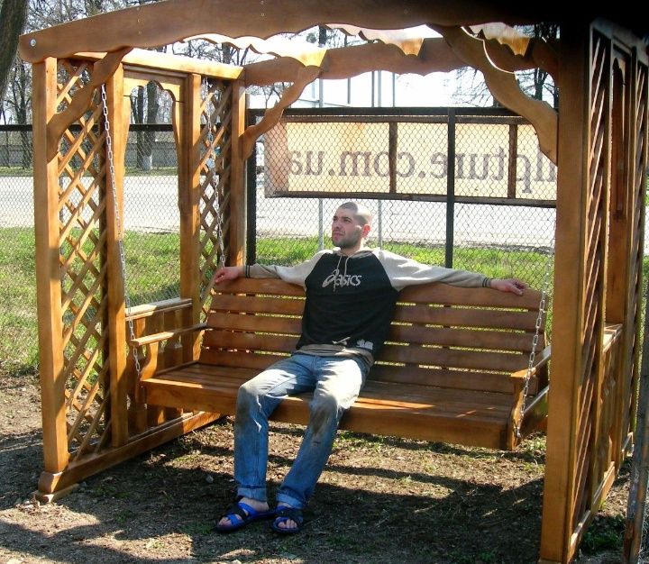 Конструкція садова гойдалка з диваном альтанка.