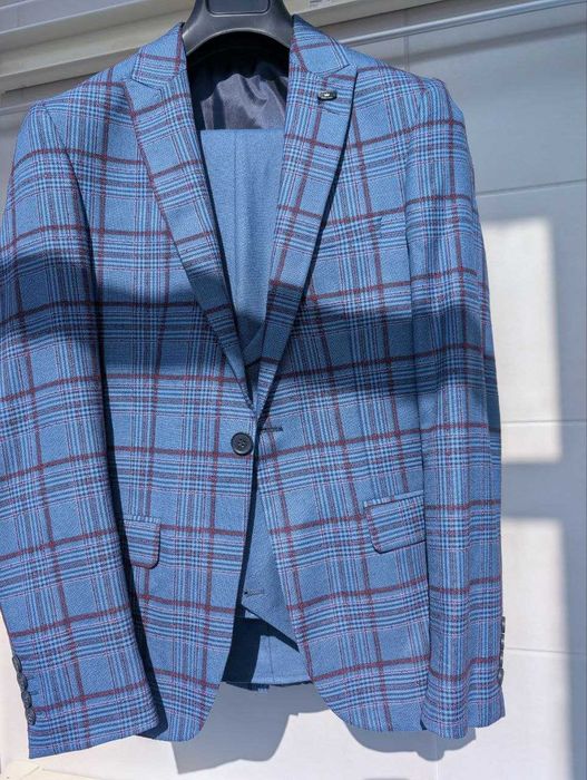 Męski garnitur trzyczęściowy (marynarka, kamizelka, spodnie)