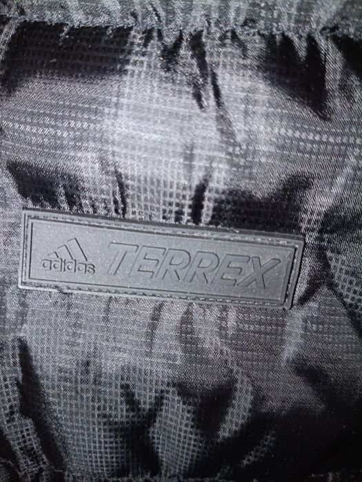 Продам зимнюю куртку Адидас  Терекс