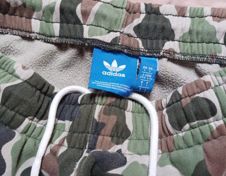 Спортивные камо камуфляжные штаны Adidas