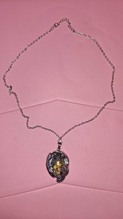 Aneis e colares de caveira