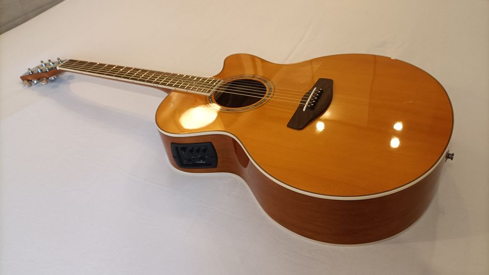 Guitarra electroacústica Yamaha CPX 600 Vintage Tint