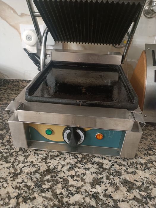 Grelhador / Prensa Elétrica Profissional (Sanduíches, Paninis, Carnes)
