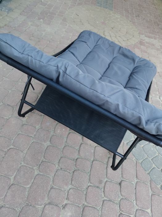 Fotel bujany z poduszką