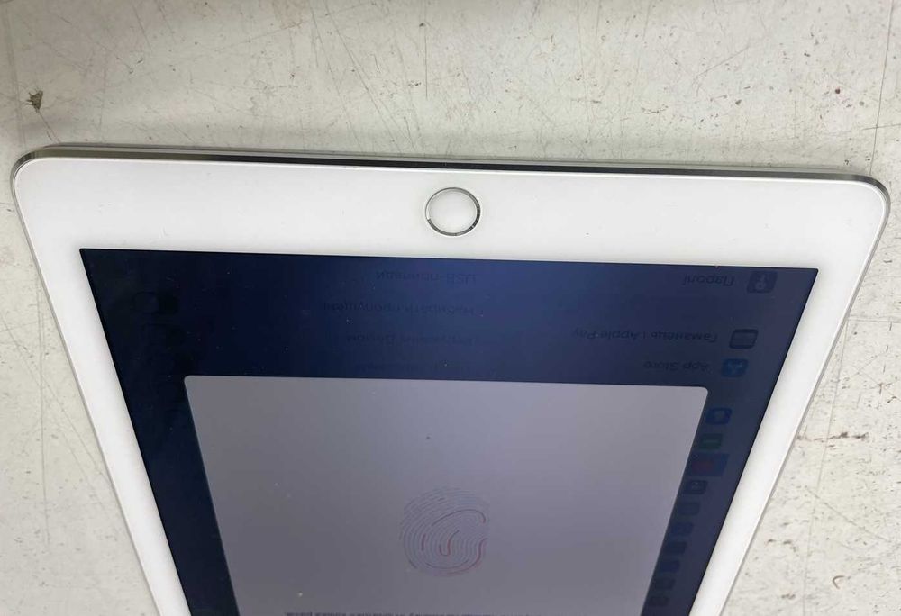 Планшет Apple iPad Air 2 (A1566)