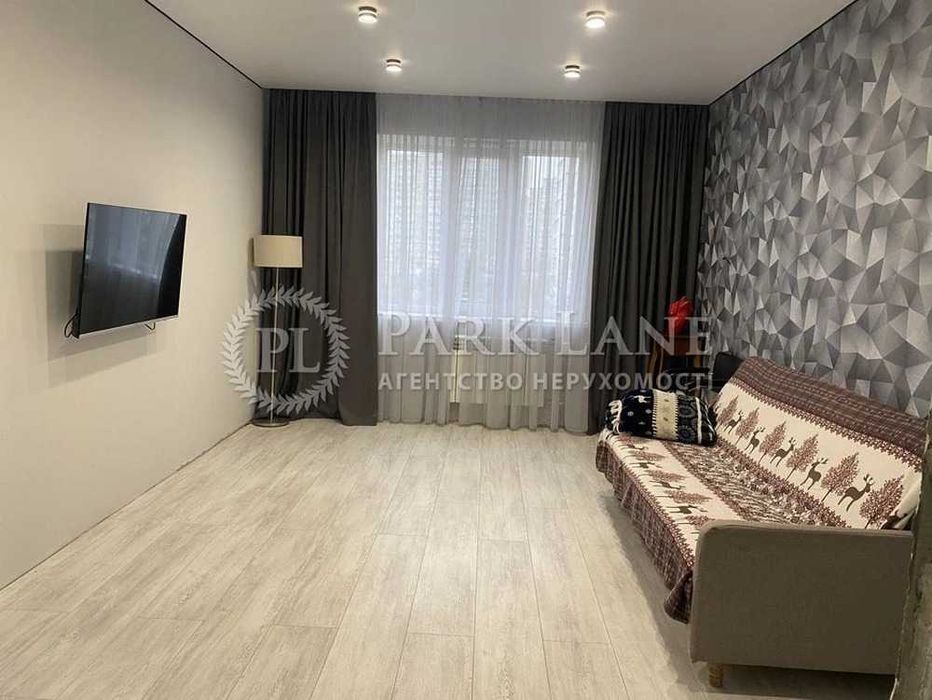 Продаж 3-кім. вул. Каштанова,8 Євроремонт  на 3 поверху