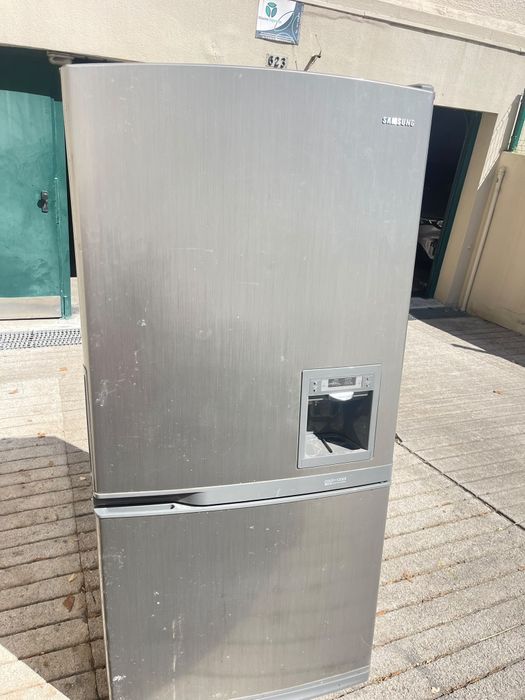 Frigorífico no frost marca Samsung a funcionar bem 150euros