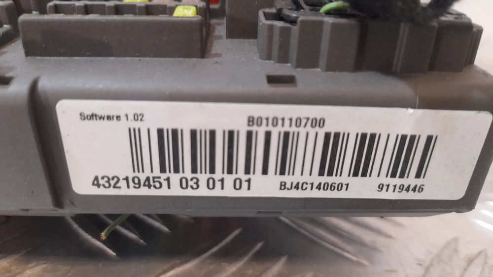 CAIXA FUSIVEIS FICHAS RELE BMW SERIE 1 E82 COUPE 61149119446 9119446