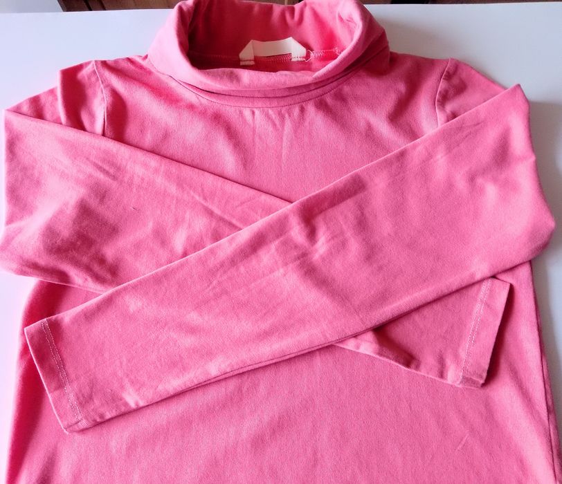 Гольф для дівчинки рожевий колір Mango, бежевий колір zARA 140розмір