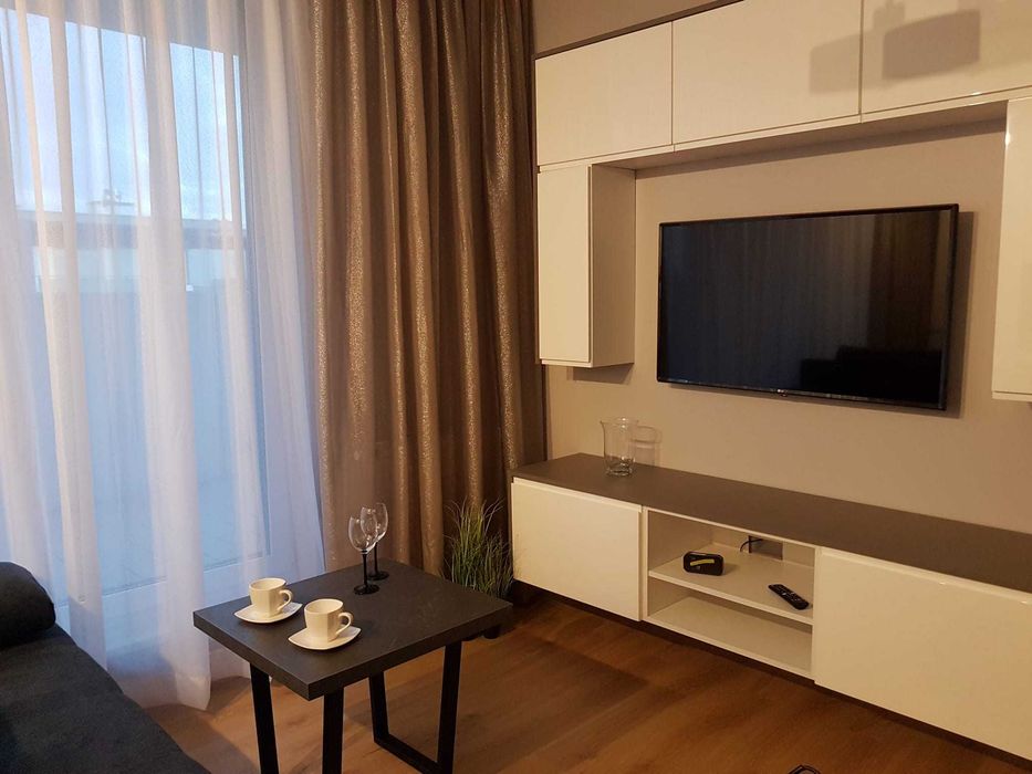 Wynajmę apartament 2pokoje super lokalizacja , miejsce garazowe, klimatyzacja okazja garderoba, internet - Więcej