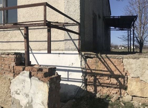 Продам булівлю з блоків та плит