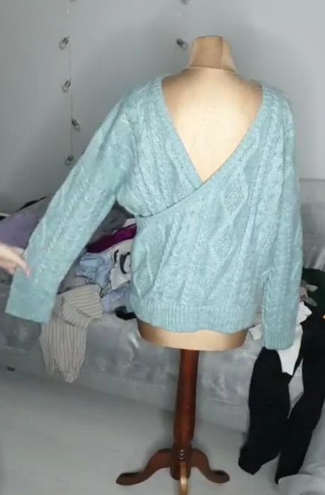 Sweter miętowy s m dekolt v nowy