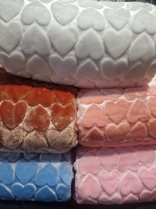 Приємне мʼякесенькі дитячі тепленькі коцики «Сердечка» Colorful Home