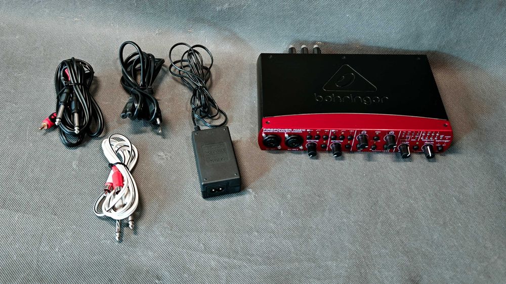 Interfejs audio BEHRINGER FIREPOWER FCA610 audiofilski FireWire/USB/MIDI 6 wejść/10 wyjść, 24-Bit/96 kHz z MIDAS