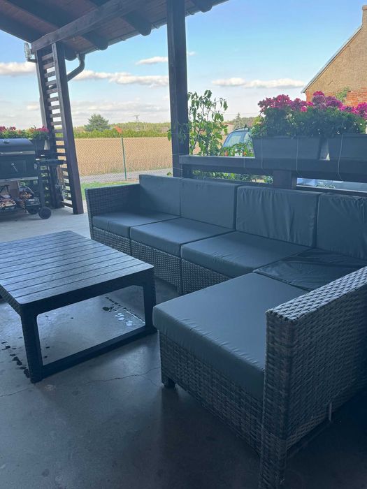 Narożnik ogrodowy z stolikiem technorattan