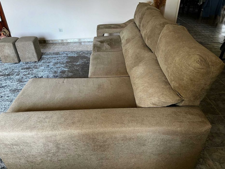 Sofá com chaise longue