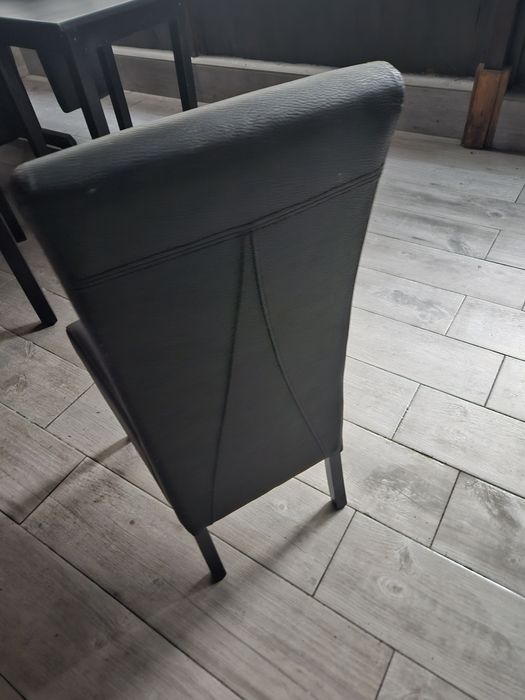 Cadeiras sala jantar/ cozinha estofadas pretas – muito resistentes