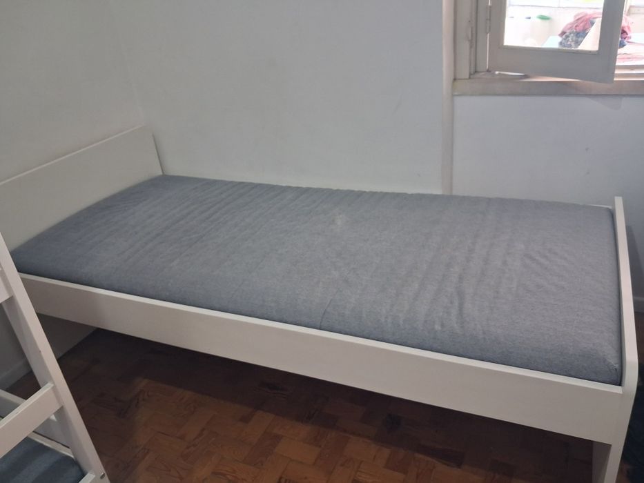 Cama de solteiro ikea com colchão
