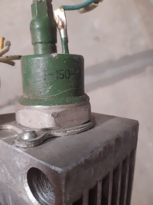 Тиристор т-150 с радиатором