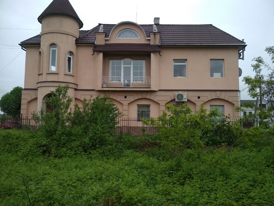 Продається , будівля в центрі міста  2 та 3 поверх