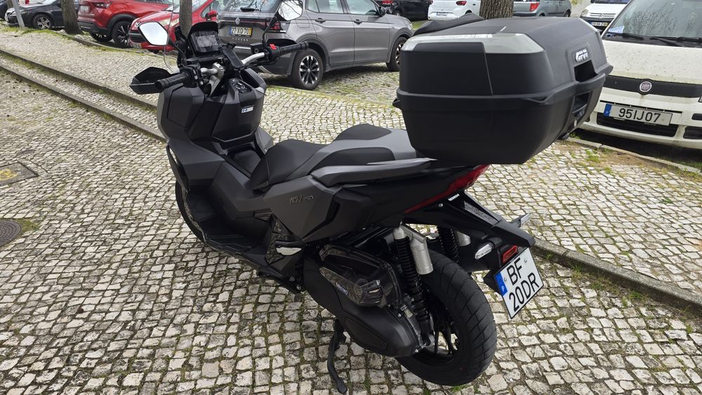 Honda ADV 350 como nova