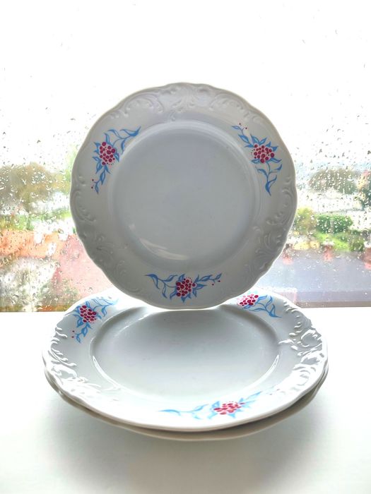 Talerze śniadaniowe Wałbrzych PRL 17,5cm 2sztuki trzecia gratis