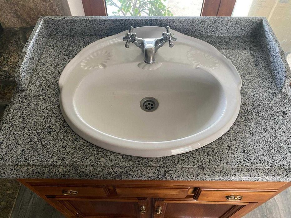 Lavatório WC com pedra de granito (sanitana)