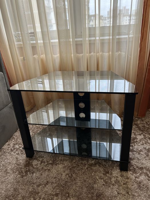 Скляна тумба під телевізор