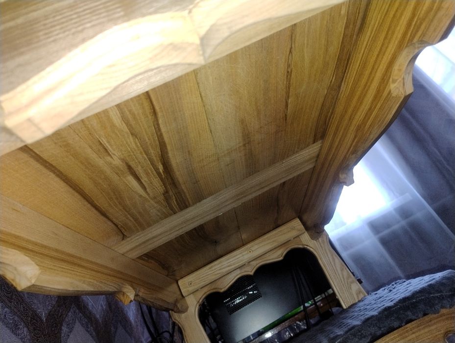 Стіл з натурального дерева ручної роботи