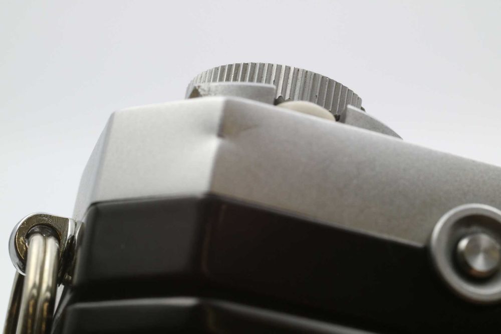 Nikon F body з класичною призмою