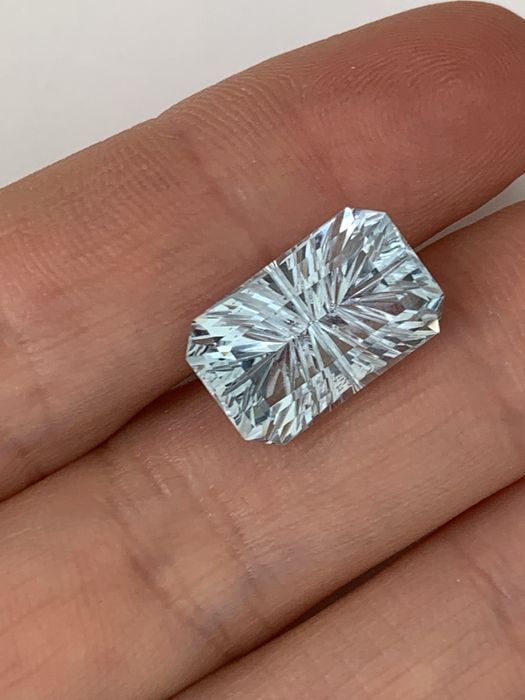 Природний Топаз 10,01 ct у фантазійному огрануванні!