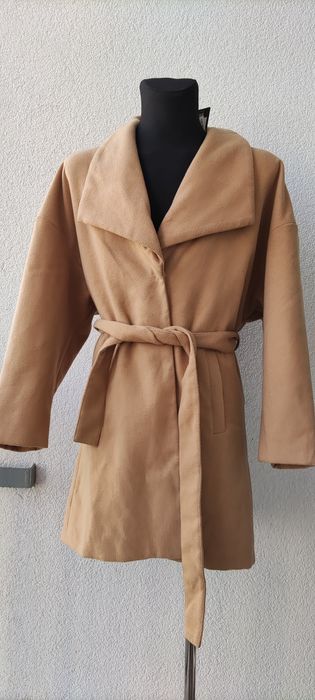 R.  40 Nowy płaszcz damski beż Oversize b.yong