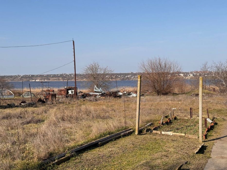 Продається будинок біля річки