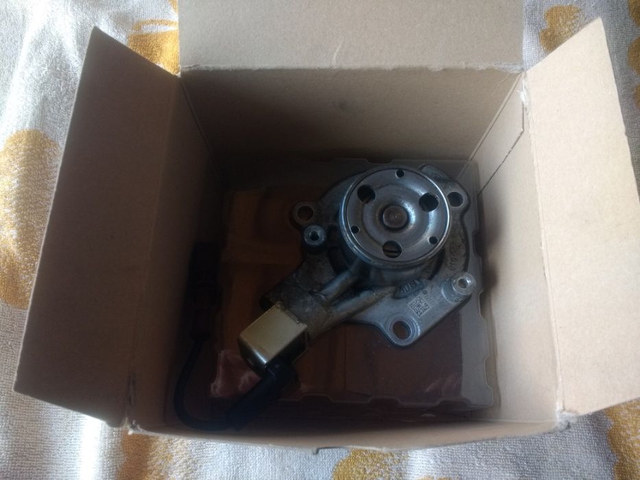 Продам помпу Audi, Skoda, WV, 1.6/2.0 /04l121011