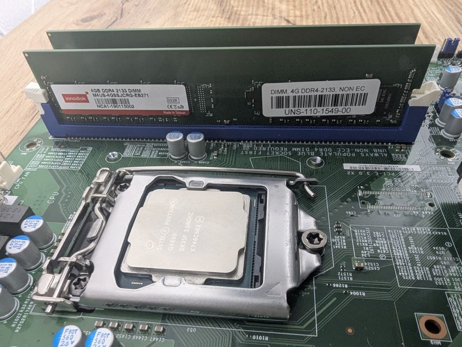 Материнка Supermicro X11SSQ + Pentium G4600 + 8GB DDR4