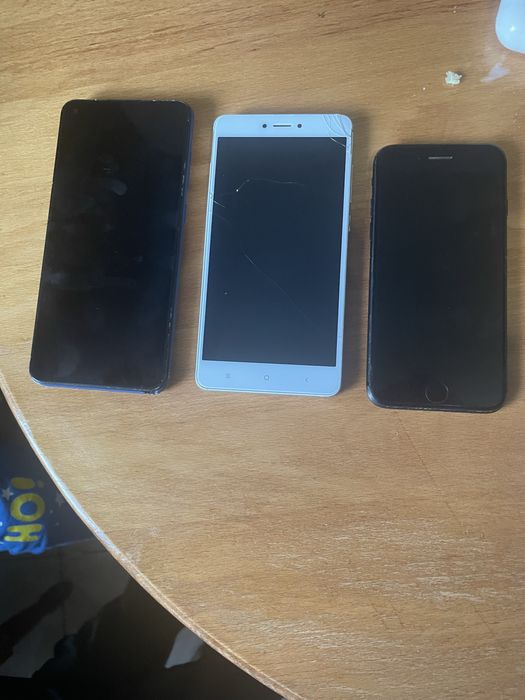 Телефони на запчастини