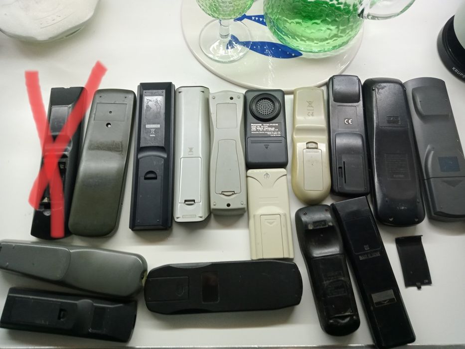 Пульты управления ТВ CD и другие цена за все