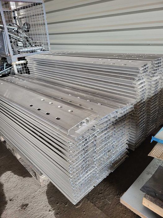 Panel aluminiowy z otworami, deska na podłogę auto-lawety.