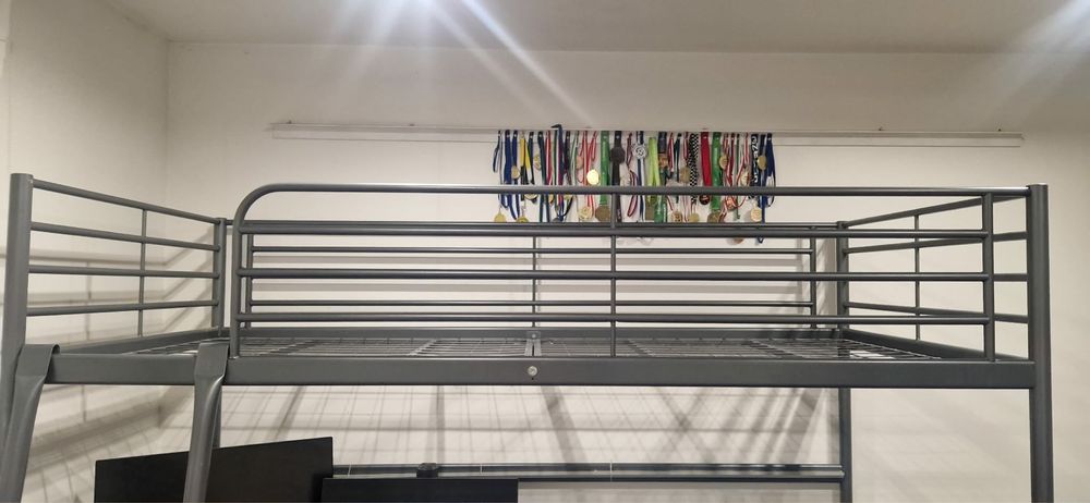 Łóżko piętrowe IKEA z biurkiem i materacem